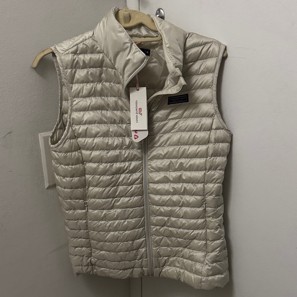 NWT Vineyard Vines Packable Down InsulationChanneled Puffer Vest Pearlized Stone